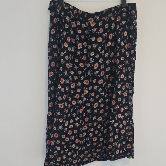 Vintage Dresses & Skirts - Vintage Plus Size Floral Print Women's Skirt